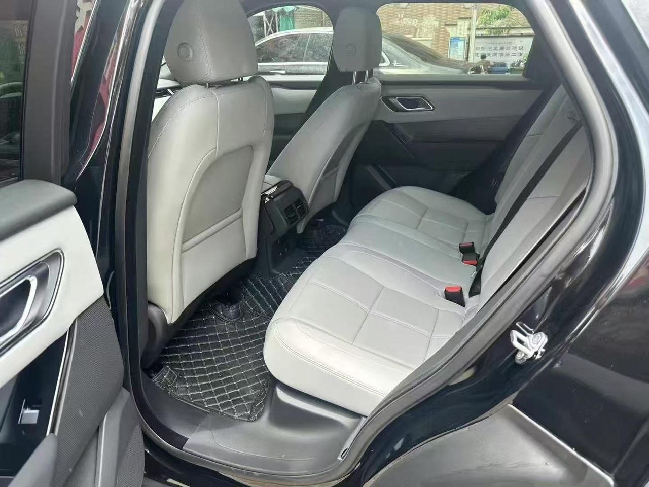 Land Rover Range Rover Velar Dynamic SE 2.0T 250HP 4WD 2023 Seats