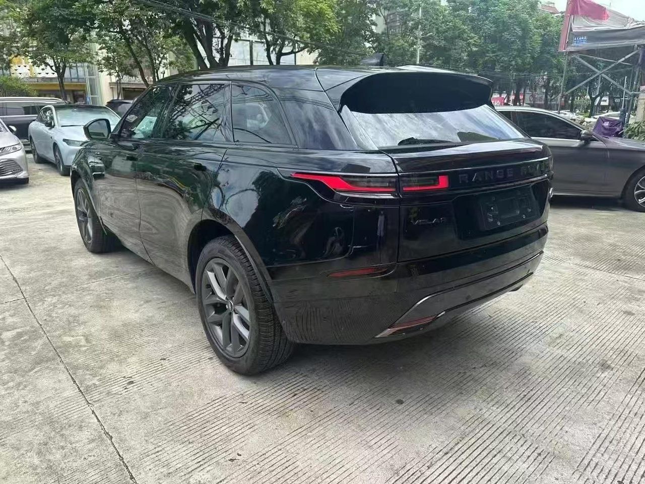 Land Rover Range Rover Velar Dynamic SE 2.0T 250HP 4WD 2023 Rear View