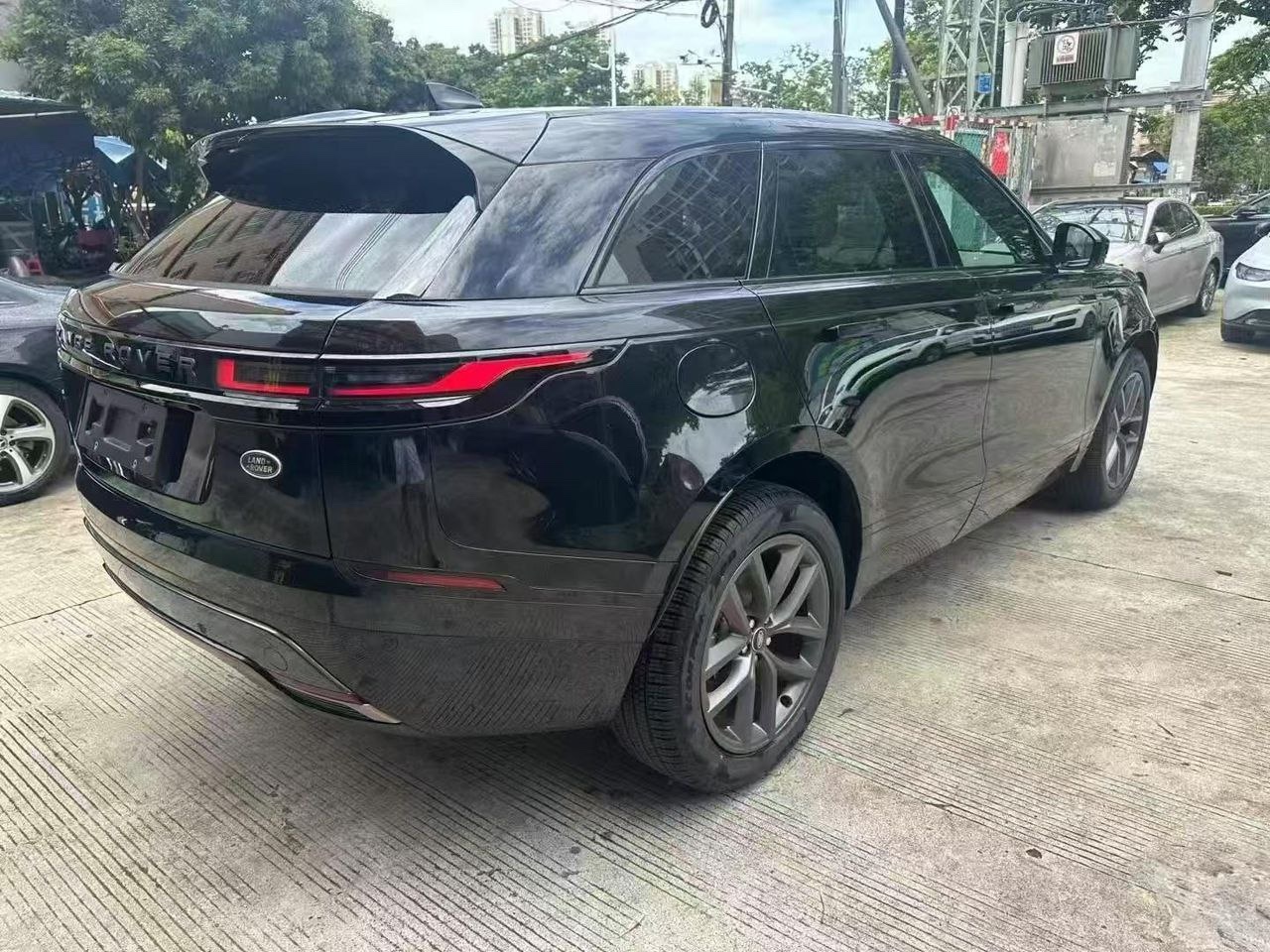 Land Rover Range Rover Velar Dynamic SE 2.0T 250HP 4WD 2023 Detail View