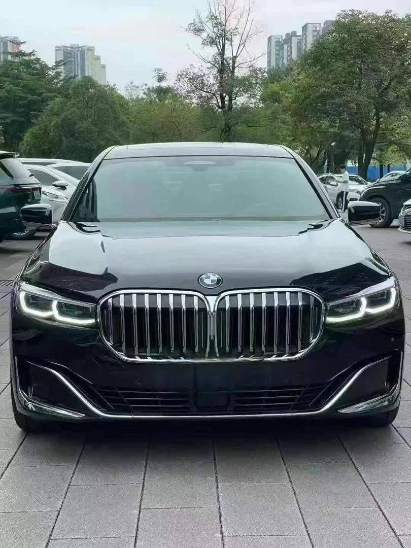 BMW 740Li Leading Luxury Package Front View