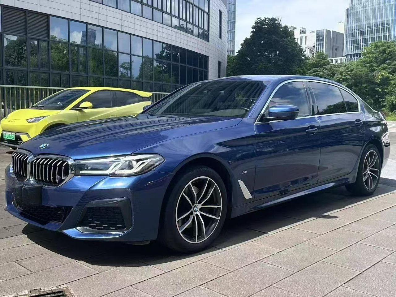 BMW 525Li M Sport Package 2021 Side View