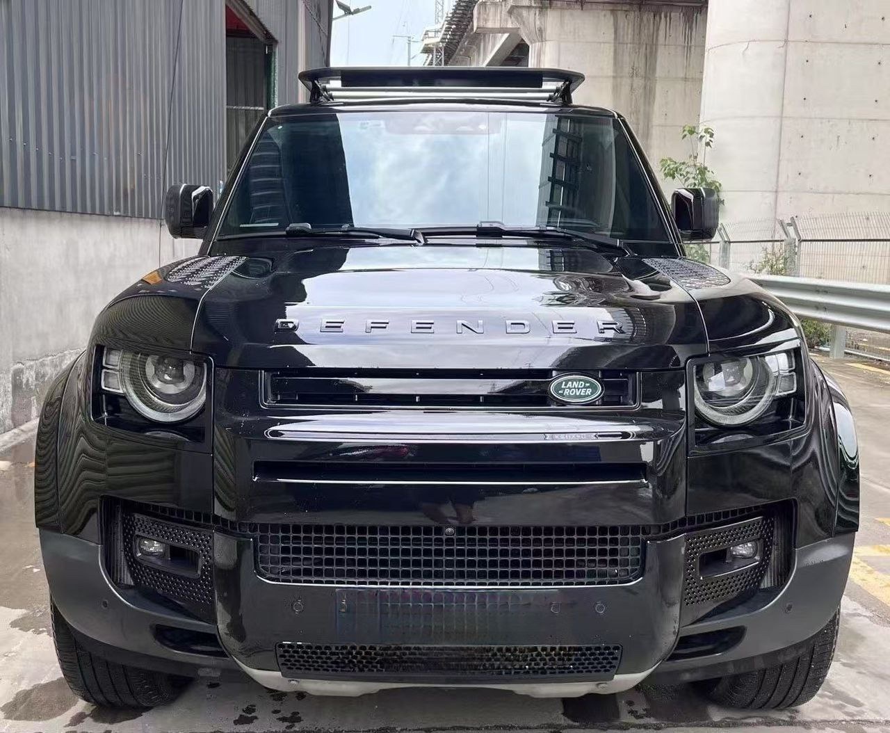 Land Rover Defender 90 3.0T 400Hp 4WD 2022 Front View