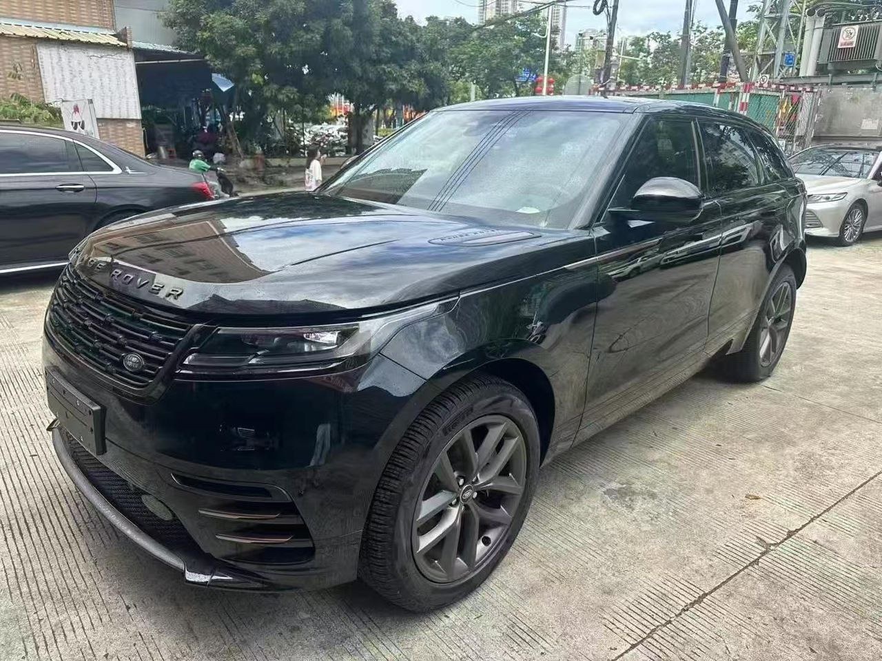 Land Rover Range Rover Velar Dynamic SE 2.0T 250HP 4WD 2023 Side View