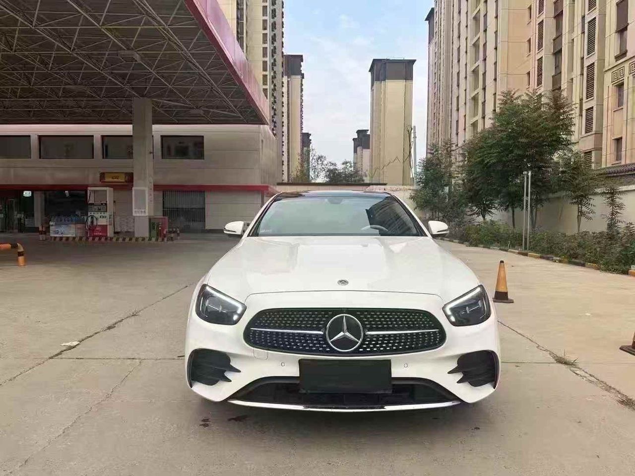 Mercedes-Benz E300L Sports Luxury Edition Front View