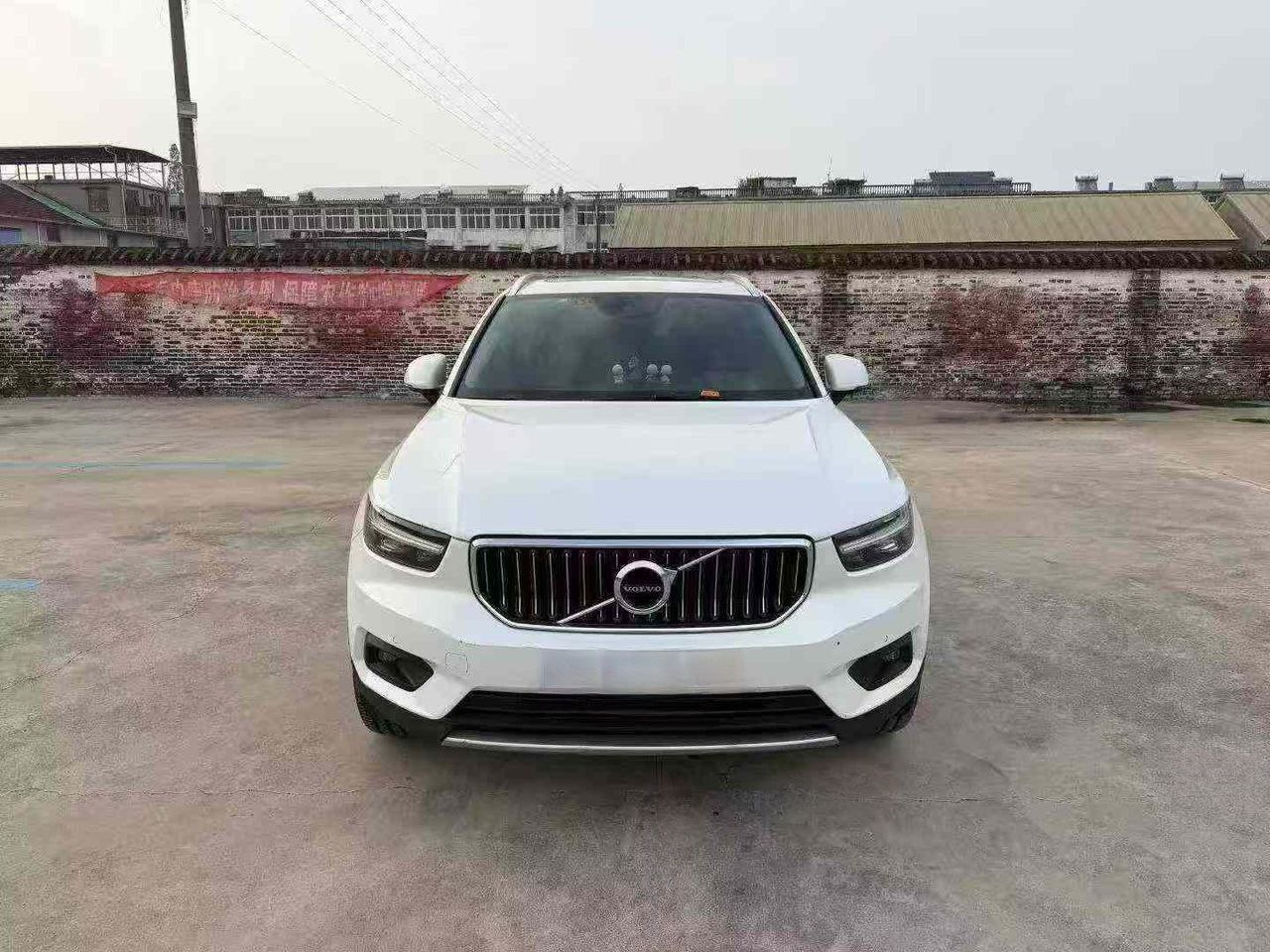 Volvo XC40 T4 Luxury Edition 2021 Front View