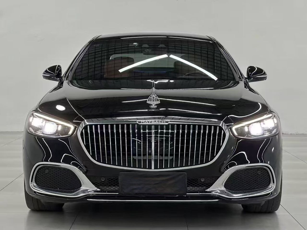 Mercedes-Benz Maybach S480 4MATIC Front View