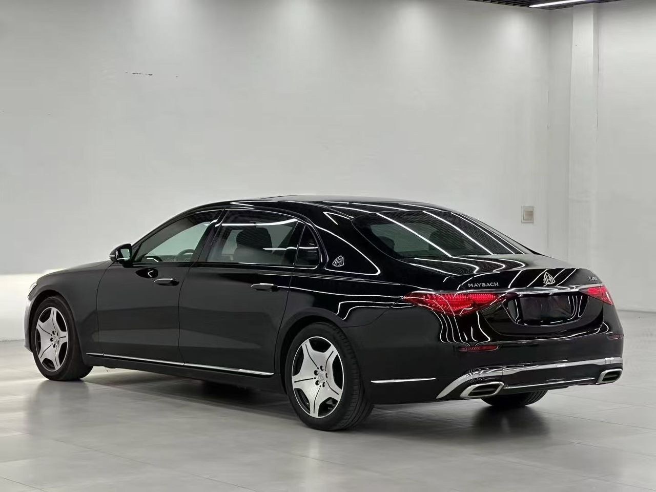 Mercedes-Benz Maybach S480 4MATIC Rear View