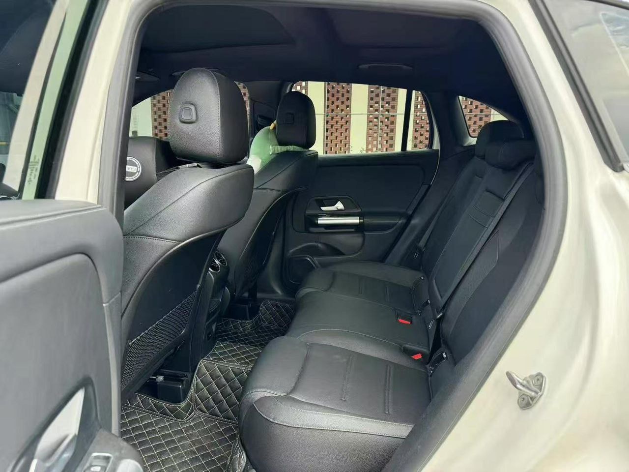 Mercedes-Benz GLA200 1.3T FWD 2022 Detail View