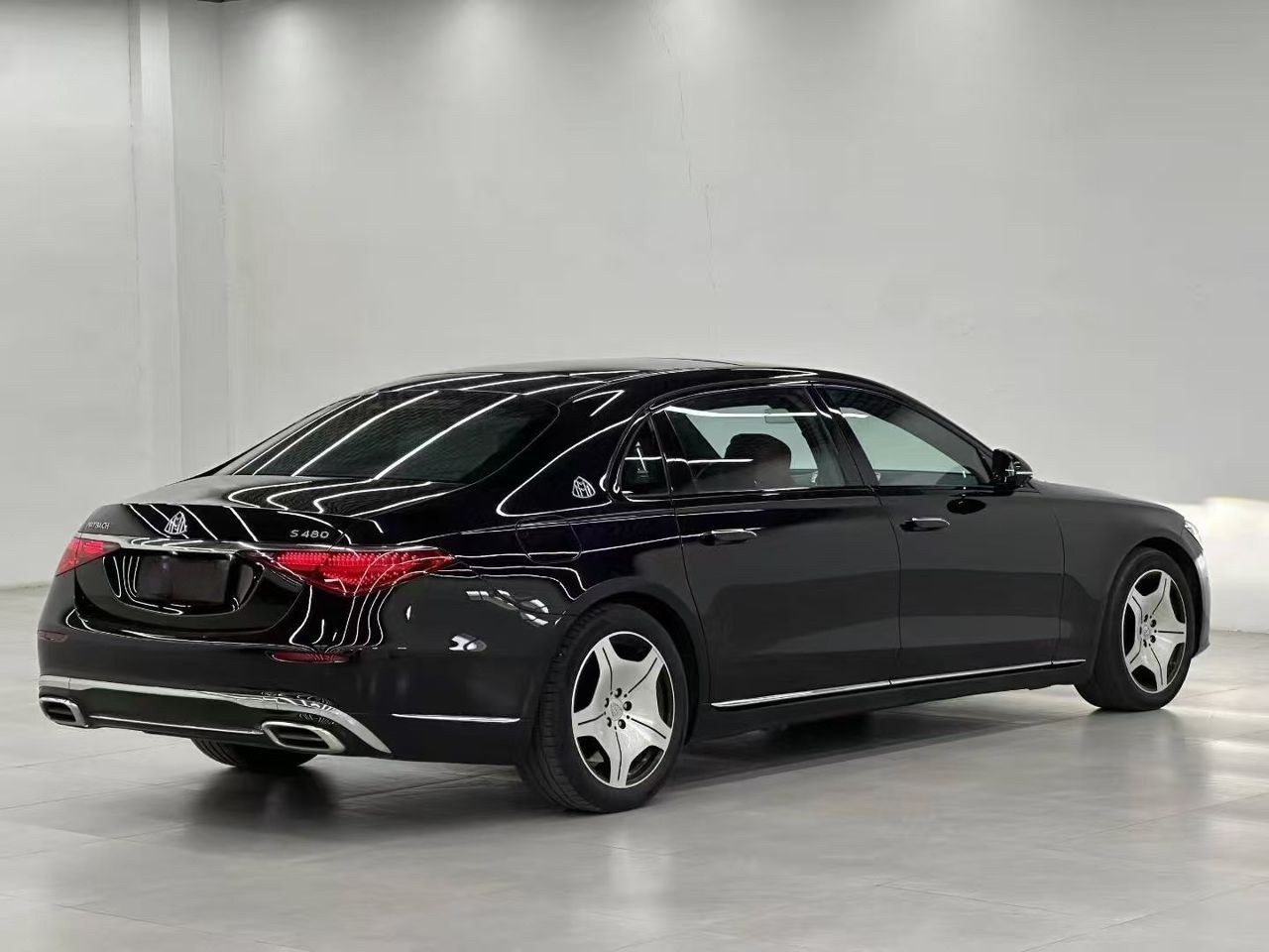 Mercedes-Benz Maybach S480 4MATIC Detail View