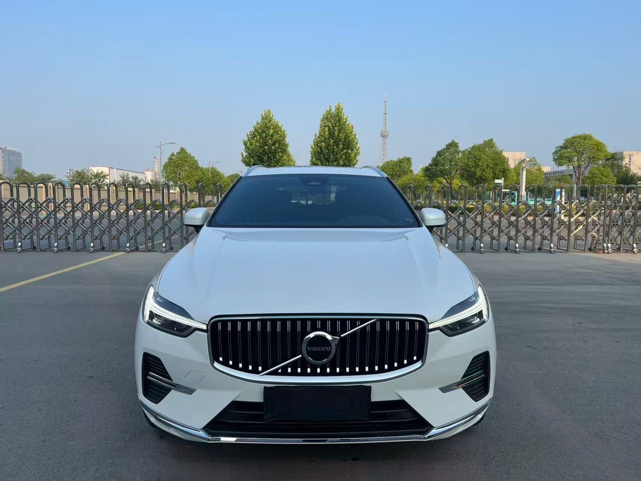Volvo XC60 2.0T 4WD 2022 Front View