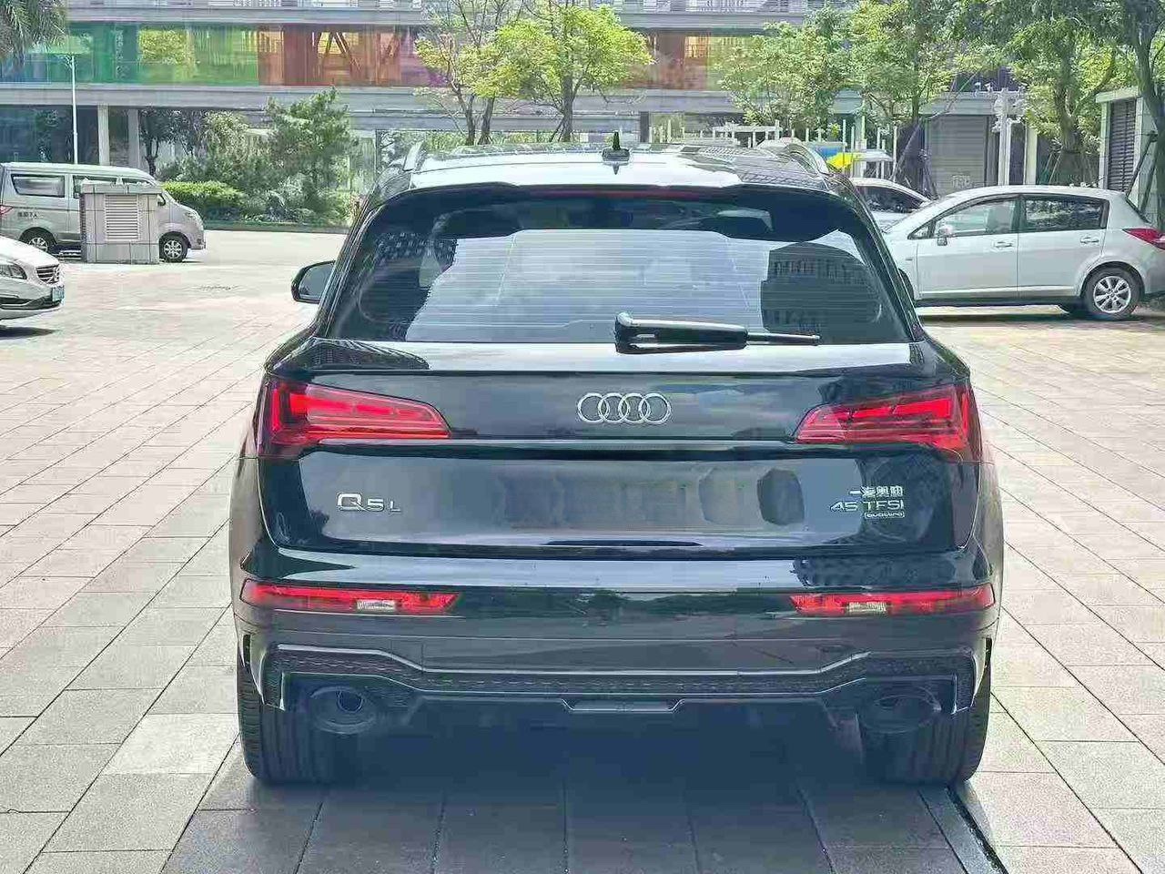 Audi Q5 45T Premium Dynamic Interior