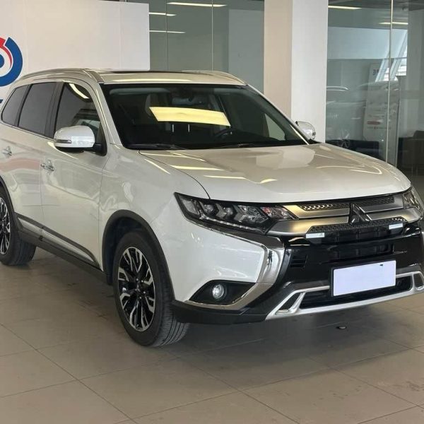 Mitsubishi Outlander 2.4L 193HP 4WD 2020